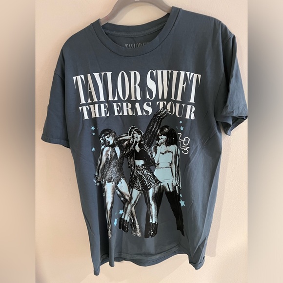 NEW Taylor Swift The Eras Tour 1989 Album T-Shirt NWT Medium Official Merch - Picture 3 of 7
